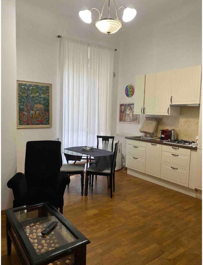 Apartamento In Front Of Coliseum 3 Roma Exterior foto